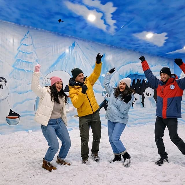 Snow Village gallery scene 4